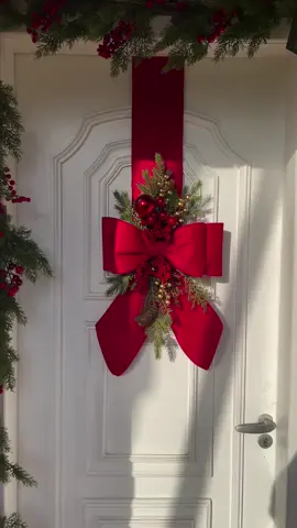 ✨ Genteee, olha que coisa mais linda esse escapulário de porta natalino! 😍 Eu amo esses detalhes que deixam a casa com aquele toque de aconchego e espiritualidade, sabe? ❤️#natal #achado 