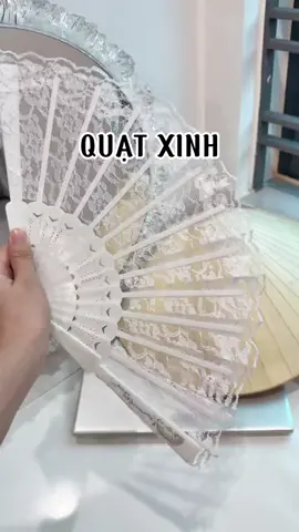 Mua quạt xinh về chụp ảnh. H đang rẻ , chứ k cận tết đắt lắm #quat #quatren #quatxinh #quatcamtay #chumaitrang_hii #quatchupanh  @Lại là Chang đây 🎁 