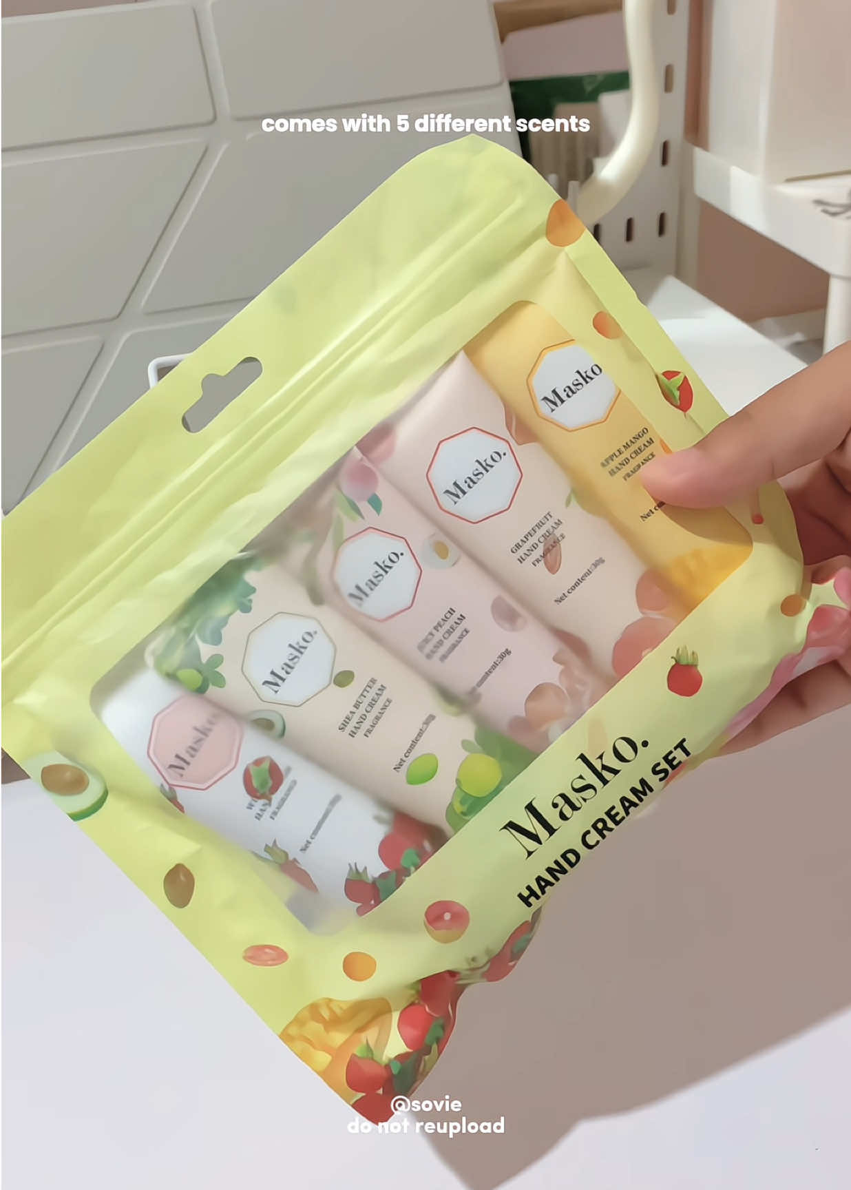 If you’re looking for christmas gifts for your loved ones, classmates, or officemates, this hand creams is for you! #fyp #masko #handcreams #christmas #giftidea 