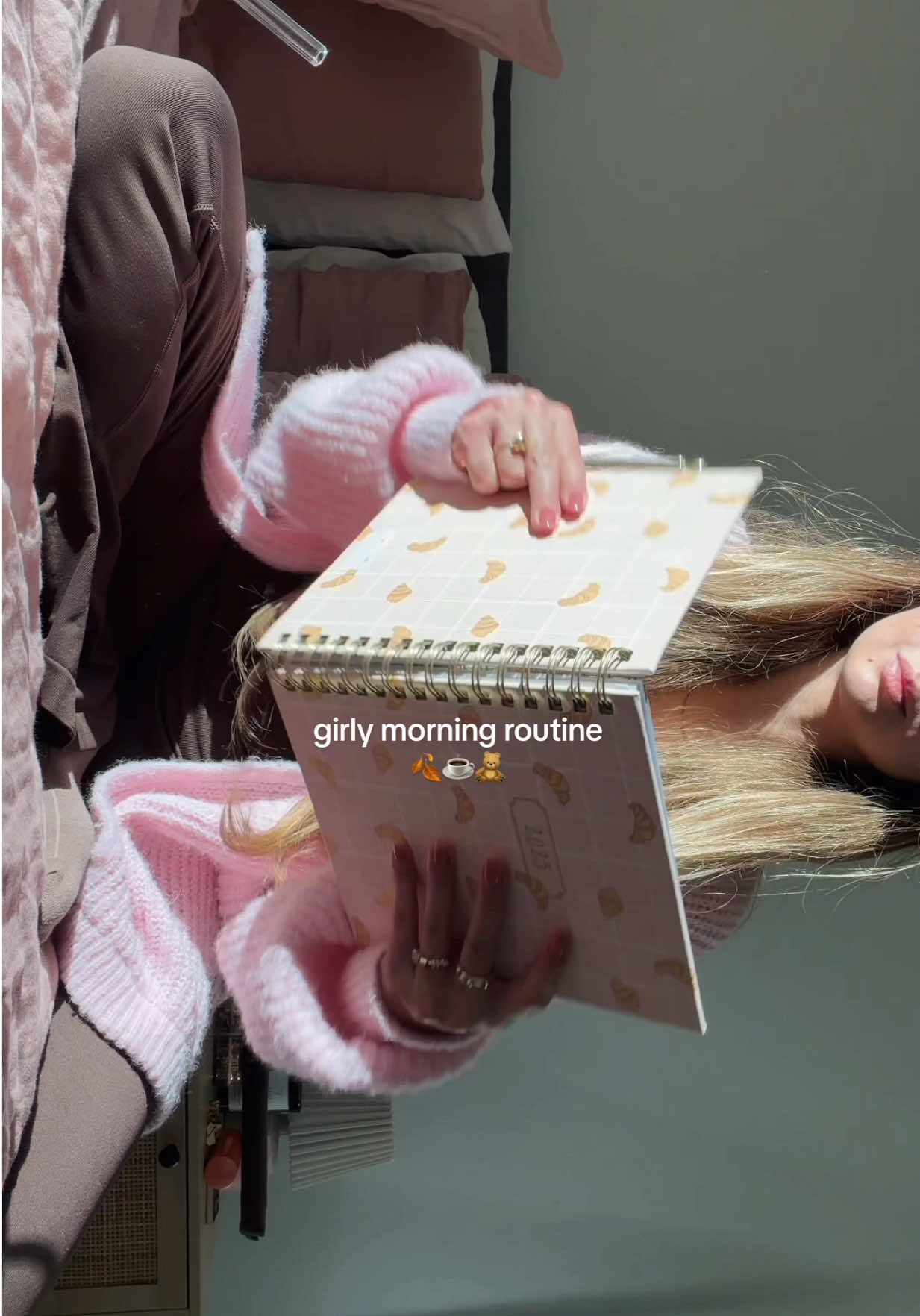 fall morning routine 🧸💕preparing for the coziest season ahead ❄️ #cozy #morning #morningroutine #SelfCare #fallmorning 