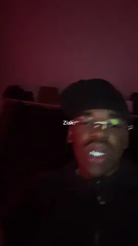 ELLE FAIT UNE FIXETTE SUR MA 👀 #pourtoii #ziak 