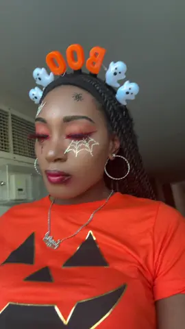 Last year Halloween makeup 😍🧡❤️🖤 loved it #throwback #halloween #goswiggledre 
