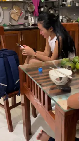 vợ tôi khi xem clip mưa lũ Miền Trung#mientrung #mưa 