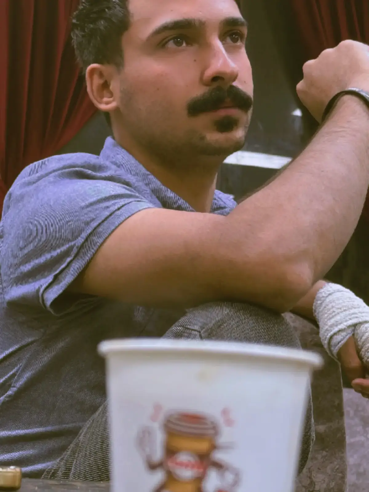 الك جنت التفت وادري انت ما موجود...!