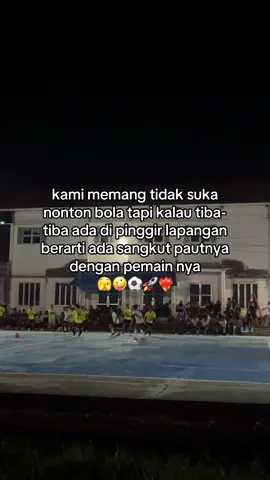 Berani mencintai orangnya, dukung juga hobinya 🤍 #mangunjaya #pemainbola #sepakbola #storybola #fyp 