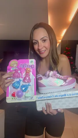 Que tudo esse tênis que vem com brinquedo perfeito 
