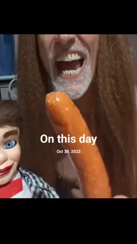 Willard does not want to be abused by sausage !!#comedy#upset#disturbed#afraid#funnysong