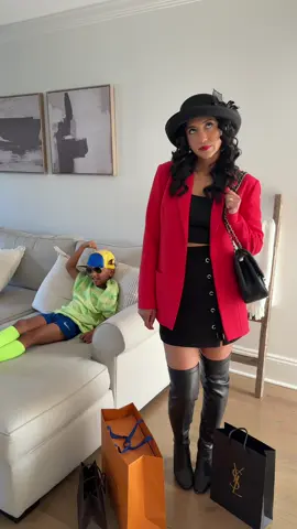 I don’t do budgets 🛍️😉 #HilaryBanks #FreshPrinceofBelAir #Happyhalloween #halloweencostume 