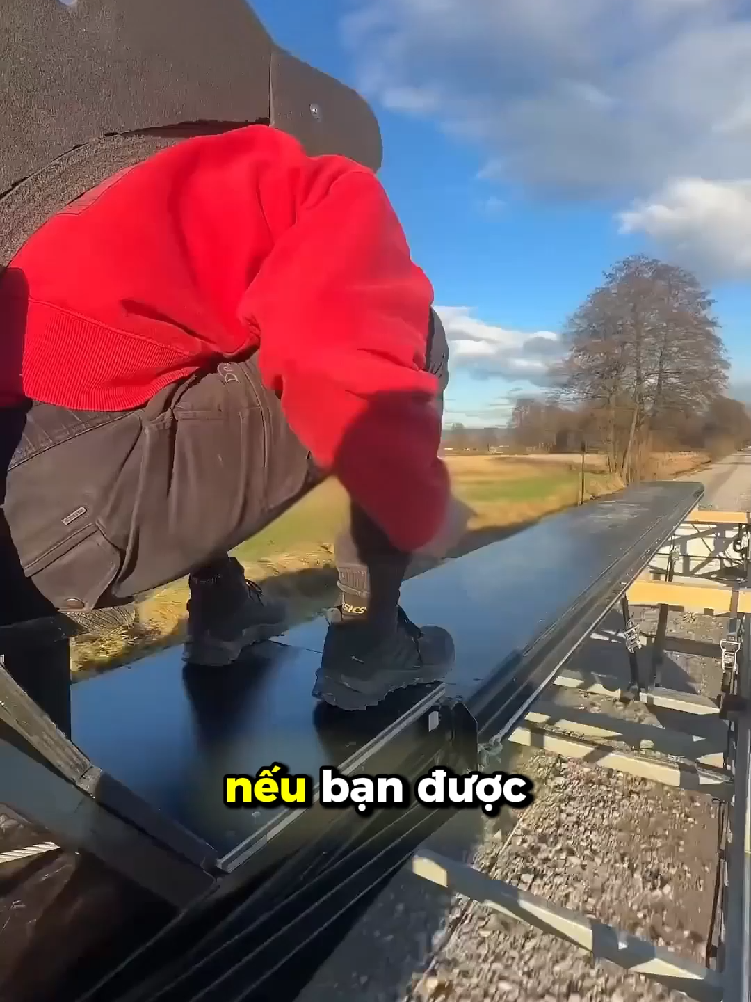 Nguyên lý vật lý đằng sau việc nhảy khỏi xe #caocuongvu #LearnOnTikTok #hoccungtiktok #vulaci