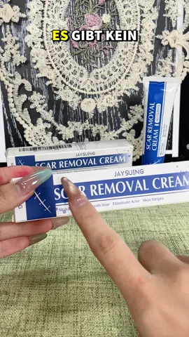 Egal, ob deine Narbe ein Jahr oder 10 Jahre alt ist, sei es durch Akne, Keloid oder erhabene Narben – diese Creme macht zuerst die äußerste Hautschicht weich und regt dann die Zellregeneration an. Trage sie morgens und abends auf, und du kannst diese Narben bequem von zu Hause aus verblassen lassen. Folge mir, und ich empfehle dir je nach deinem Narbentyp das für dich am besten geeignete Pflaster.#Narbenpflege #Aknenarben #Keloid #Hautpflege #Zellregeneration