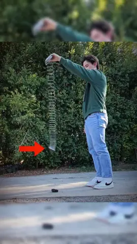 mola antigravidade? #molaantigravidade #slinkytricks #physics #física #cool 