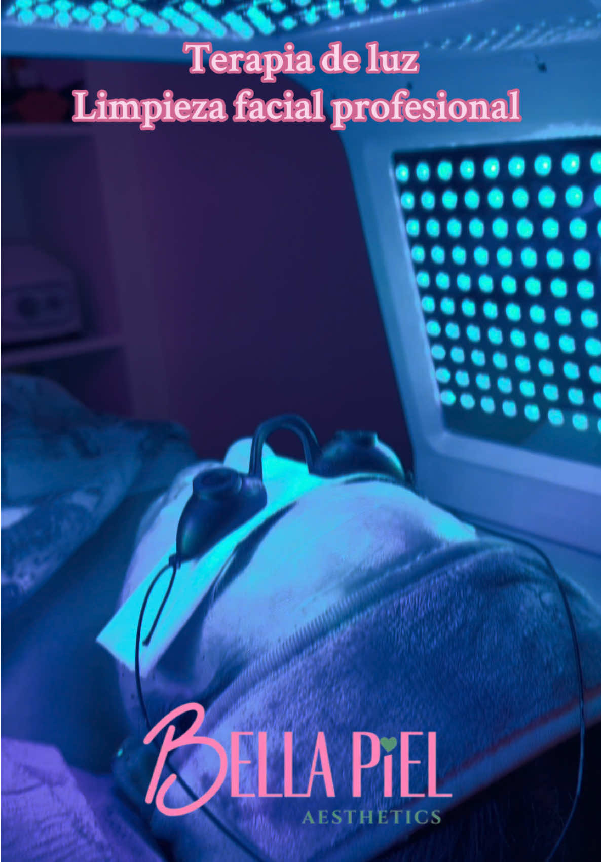 Descubre el poder de la terapia de luz LED 💡✨, un tratamiento profesional que estimula la regeneración celular, mejora la textura de la piel y combate el acné, las manchas y los signos del envejecimiento. 🌿 Cada color tiene un propósito: 🔴 Luz roja: activa el colágeno y reafirma la piel. 🔵 Luz azul: calma, purifica y controla el acné. 🟢 Luz verde: reduce manchas y unifica el tono. Una piel radiante comienza con tecnología y cuidado profesional 🌸 📍Visítanos en Bella Piel Aesthetics y vive una experiencia facial única. 📲 Agenda tu cita al 646-464-9323 y dale a tu piel la luz que merece 💕 #BellaPielAesthetics #latinosnyc #cuidadodelapiel #Microneedling #PlasmaRicoEnPlaquetas 