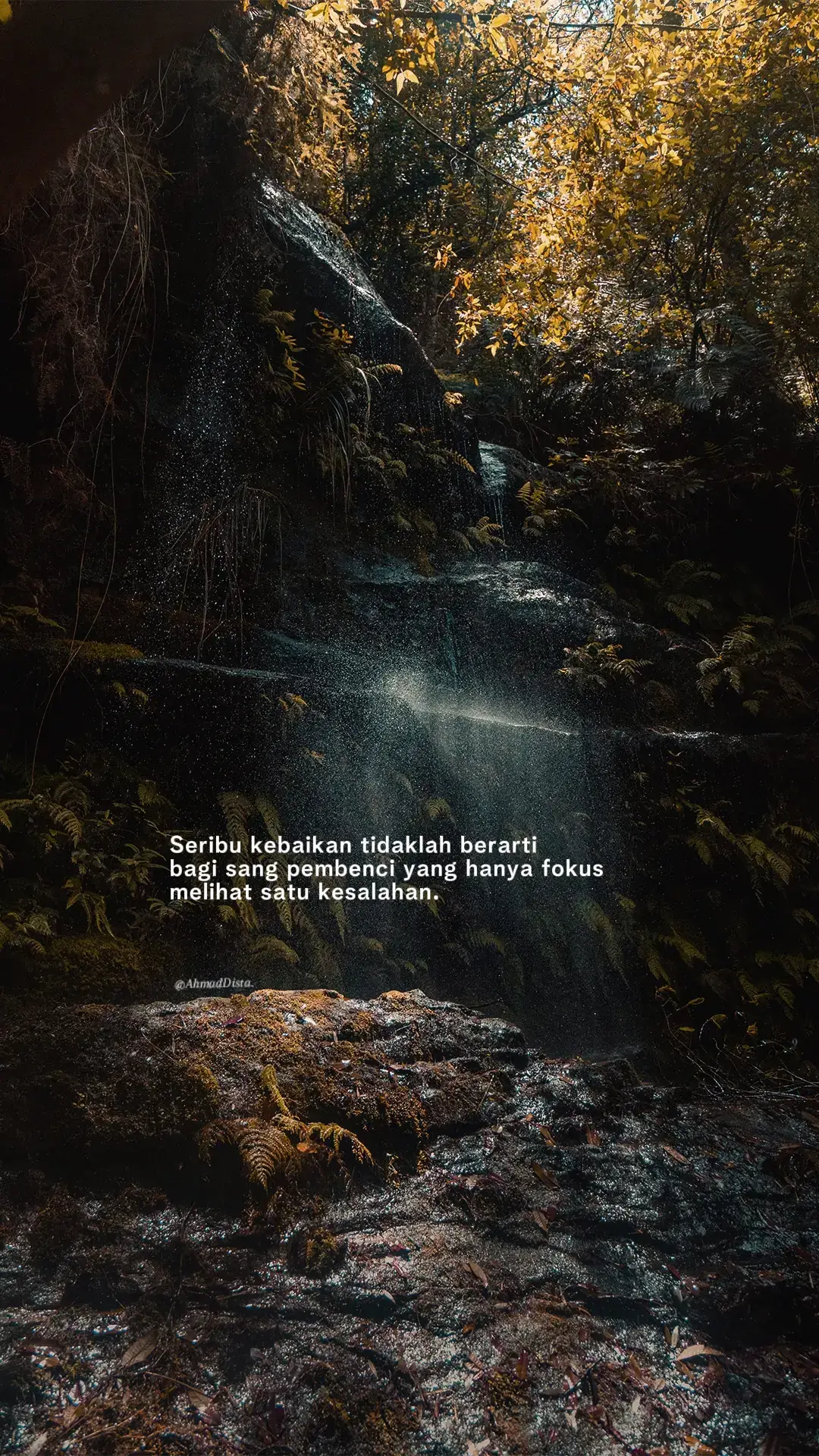 Bahan-bahan📝: 200 gram tepung terigu protein sedang 1 butir telur 150 ml air 100 ml susu cair  5 sendok makan gula pasir (bisa disesuaikan dengan selera) ½ sendok teh soda kue ½ sendok teh ragi instan ½ sendok teh vanila esens ½ sendok teh garam Margarin secukupnya Topping📝: 1.Margarin secukupnya Susu kental manis secukupnya. 2.Meses coklat secukupnya Keju cheddar parut, secukupnya. Cara membuat🥢: 1.Campurkan telur, 3 sendok gula pasir, garam, vanila esens, serta soda kue, kocok menggunakan whisk hingga semua bahan tercampur rata.  2.Masukkan terigu, air, serta ragi instan, kocok kembali semua adonan hingga tercampur rata dan setelah itu istirahatkan adonan selama ± 30 menit. 3.Panaskan teflon dan olesi dengan margarin secukupnya. Lalu tuangkan adonan martabak manis ke dalam teflon. Ratakan hingga ke pinggiran teflon untuk berikan lapisan tengah pada ujung-ujung martabak. Tutup teflon. 4.Ketika martabak sudah setengah matang, buka teflon dan taburi martabak dengan 2 sendok gula pasir atau bisa disesuaikan dengan selera.Tutup kembali teflon dan masak lagi hingga martabak matang sempurna. 5.Angkat martabak yang telah matang dari teflon, olesi dengan margarin secukupnya pada semua permukaan martabak. Untuk topping, taburi martabak dengan meses coklat dan parutan keju, kemudian siram dengan susu kental manis secukupnya. 6.Setelah diberikan topping, martabak bisa dipotong menjadi dua bagian dan ditumpuk saling menutup satu sama lain dan potong martabak manis sesuai selera. Martabak manis teflon siap disajikan. Selamat menikmati & selamat mencoba!! #katakata #4u #storytime #fyppppppppppppppppppppppp #xzyabc 