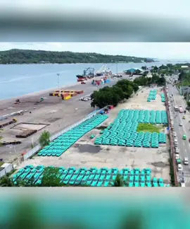 LOOK | 500 VINFAST GREEN GSM E-TAXIS ARRIVE AT DAVAO PORT About 500 electric taxis from Green GSM, powered by Vietnam’s VinFast, have arrived at Davao Port. The large shipment marks another milestone in Davao City’s continuing drive toward modern and sustainable transportation. It also reflects the growing confidence of investors and transport innovators in the city’s readiness to adopt clean energy solutions. While the official launch details have yet to be announced, the e-taxis are expected to feature long-range batteries, fast charging, and quiet, zero-emission performance. VinFast’s compact electric models, similar to the VF 5 and VF 6 series, can travel up to 380 kilometers per charge. These vehicles are designed to deliver efficiency, comfort, and reliability for both drivers and passengers. This development follows the launch of Maligaya E-Taxis in September, which introduced Davaoeños to the city’s first electric taxi fleet. Although only a few units have been deployed so far, the project has drawn strong public interest and support. It has also laid the groundwork for a broader shift toward cleaner and more innovative transport systems in the city. With the arrival of the Green GSM fleet, Davao continues to lead Mindanao in adopting sustainable and future-ready mobility. The growing presence of electric taxis could enhance passenger experience and help reduce traffic-related emissions. It also aligns with Davao City’s long-term goal of building a modern, inclusive, and eco-friendly public transport network that reflects its vision as the Crown Jewel of Mindanao. #DavaoLifeIsHere  #DavaoTheLandOfPromise  #CrownJewelOfMindanao  #DavaoCity  #DabawenyoDCplinado 