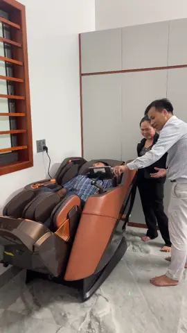 ❤️AZADO Hà Tĩnh đồng hành cùng bạn trao gửi món quà sức khỏe trân quý đến đấng sinh thành.  ☘️Con chẳng mong lớn thêm, chỉ mong mẹ cha đừng già đi và luôn mạnh khỏe bên con cháu❤️ ☎️0333.903.748#ghemassagechinhhang #ghemassageazado #ghemassage #38hatinh 