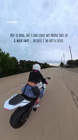 DND havin ahhhhh #cbr1000rr #bikergirl #bikerchick #relatable #literbike 