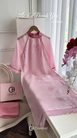 Áo dài Thanh Yên thiết kế nhẹ nhàng dành cho nàng yêu nhà Charme.#aodai #aodaicachtan #aodaixinh #aodaithietke #aodaicharme 