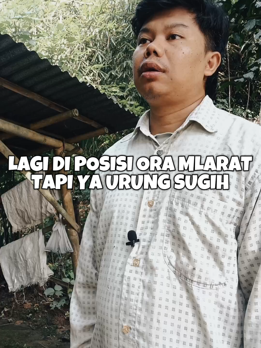 Lagi diposisi ora mlarat tapi ya urung sugih  Kata kata ngapak  #ngapak #ngapaktegal #ngapakbanyumas #ngapakkebumen #ngapakcilacap 