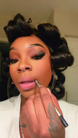 Love a good lip liner and gloss 😍 #fyp 