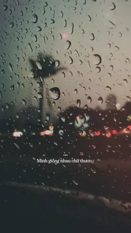 Mình giống nhau chữ thương... Nhưng rẽ ngang mỗi người mỗi hướng... #lieuthuocquahan  #nhacbuontamtrang  #tramcamxuc💔  #maucapcut  #tramnhac09 
