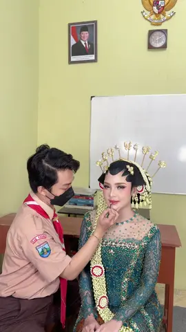 Setting spray meet finis @Haquhara 💚 #mua#makeup #makeuptutorial #sekolah #vira 