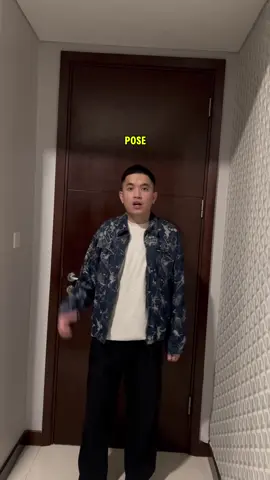 Lip Service buat POSE LOVE SETENGAH