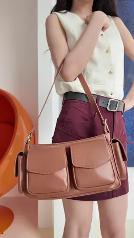 รุ่นนี้ดีไซน์น่ารักมากๆมีกระเป๋าเล็กๆด้านนอกถึง4ช่องให้ใส่ของจุกจิกเยอะเลยพร้อมส่งทั้งสามสีเลยน้า##ของดีบอกต่อ##กดสั่งในตะกร้าได้เลยจ้า❤️🧺##ป้ายยา##กระเป๋าเเบรนด์ไทย##สวยน่ารัก##ดันขึ้นฟีดที##เทรนวันนี้##สุดฮิต##สุดปัง##ของมันต้องมี##กระเป๋าสะพายข้าง