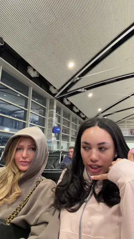 we’ve been delayed 10 hours 😍😍😍😍