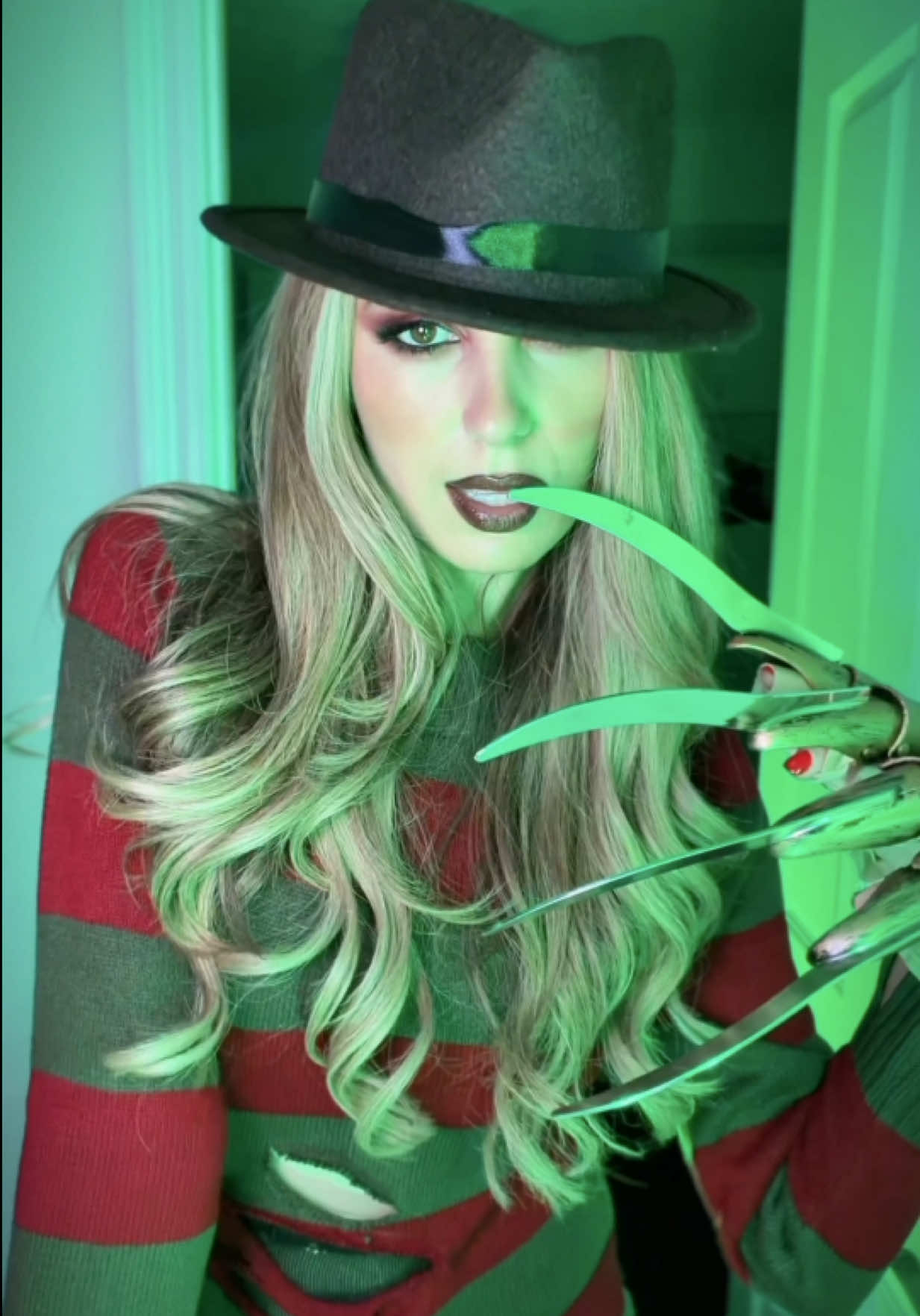 1, 2, Freddy’s comin’ for you🔥#halloween #halloweenmakeup #halloweencostume #freddykrueger #nightmareonelmstreet 