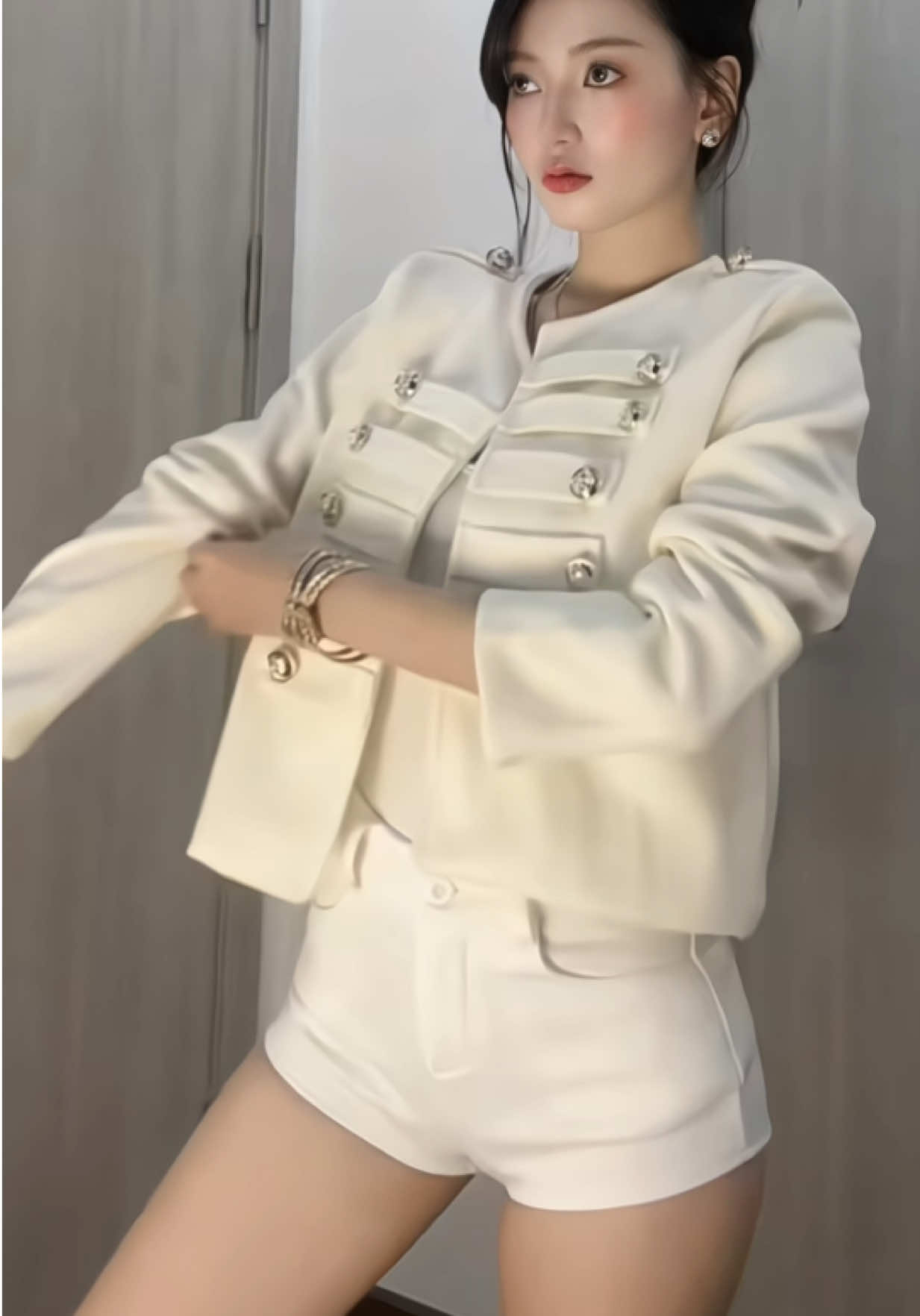 Áo Khoác Dạ Nữ 2 Lớp Màu Be 10 Khuy Cúc Có Đệm Cầu Vai Chất Dạ Ép#aokhoacnu #aoda #thoitrangnu #hottrend #xuhuong 