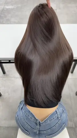 màu nâu lạnh luôn là lựa chọn chị em nàng thơ ưa thích #maunhuomdep #mautocdep2025 