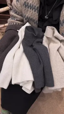 Áo len cổ lọ cho bé