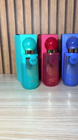 ✨ Cada fragrância, um mood diferente ✨ Afrodite Garden, Venus Love, Radiant Hera, Aurora Shine e o grande lançamento Athena Glow 💜 — os Body Splashes de Aura Beauty são simplesmente viciantes! Tem o floral sofisticado, o doce envolvente, o elegante noturno, o delicado feminino e agora… o lançamento mais desejado do momento! Difícil é escolher só um 😍 💚 O Afrodite Garden está com 20% de desconto + meu cupom GIULIA10 (acumulativo!) 🛍️ E com o GIULIA10, você ganha 10% OFF em toda a linha no site da @aurabeauty@AURA Beauty  Corre, porque o estoque voa ✨