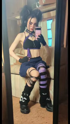 I don't wanna be pretty I wanna be iconic...😜 #iconic #pretty #outfitinspo #gothic #fypシ゚viral 