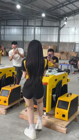 Đẳng cấp dân chơi cobot với máy hàn. #thoubichay #cobot #gahantudong #poppy#maycatong 