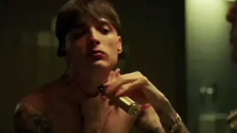 HOLLYWOOD || Primer Video, gracias a @️ismxx. #pesopluma #parati #fyp #exodo #fypシ゚viral 