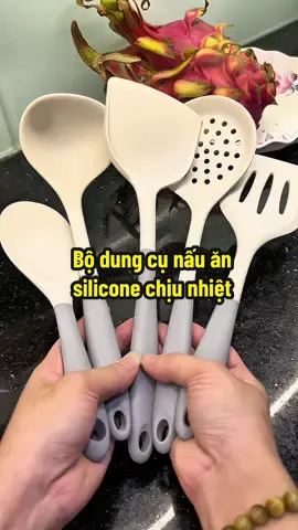 ☘️ Mua về mà ưng thật. Sét 5 dụng cụ nhà bếp silicon, chống dính chịu nhiệt an toàn . Xịn Yên tâm lắm #viral #bodungcunauan #bodungcunhabep #dungcunhabep #giadungtienich 