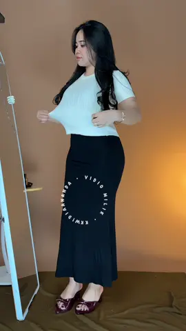 Rekomendasi atasan basic bahan rajut dipadukan rok duyung #rekomendasioutfit #outfitsimple 