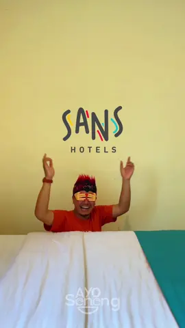 Liburan ke Jogja turun dari stasiun Tugu udah paling gampang langsung jalan-jalan aja ke Malioboro !! Setiap langkah di Malioboro selalu punya cerita. Deretan toko, aroma kuliner khas, dan musik jalanan menyatu dalam suasana yang hanya bisa kamu temukan di Malioboro !! Nahh untuk soal penginapan , ada nih hotel yang deket bgt sama Malioboro di kawasan beskalan Malioboro namanya , dekat juga sama ramai mall dan banyak kuliner di area sini , nama hotelnya sans Hotel beskalan ., untuk bookingnya bisa langsung via aplikasi RedDoorz dan masukan kode promo “ YukNginep” biar dapat potongan harga .. Yuk segera agendakan liburanmu ke Jogja dan Ayo Senengg !!! #RedTRavelers #RedDoorz #BerkeSANS #Bukasemuapintu