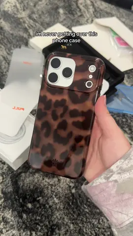 @velvetcaviar ATE DOWNNNN with the leopard 🐆🖤 #velvetcaviar #iphone17promax  #phonecase #itgirl #creatorsearchinsights 
