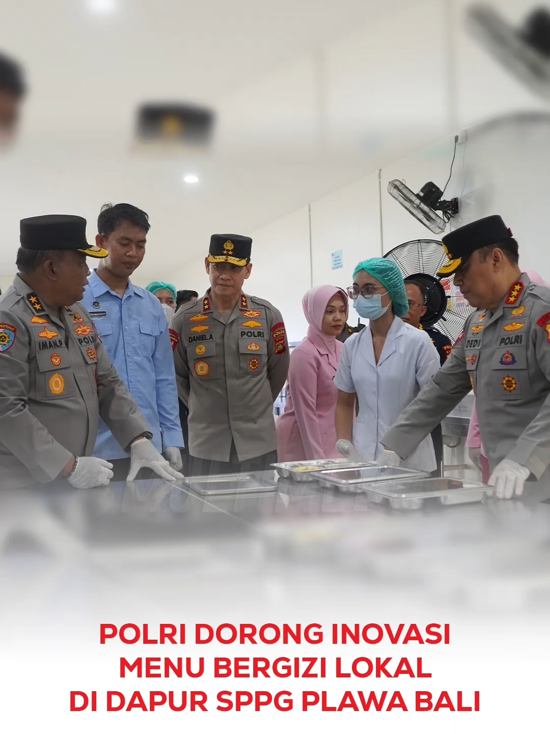 Wakapolri Komjen Pol. Prof. Dr. Dedi Prasetyo, M.Si., melaksanakan kunjungan kerja ke SPPG Plawa di Kecamatan Denpasar Timur, Kota Denpasar, Bali, Kamis (30/10). Dalam kunjungan, Wakapolri menegaskan pentingnya inovasi menu berbasis bahan lokal agar anak-anak tidak hanya makan karena kebutuhan, tetapi juga karena menikmati makanannya. Kunjungan ini juga menunjukkan peran aktifnya Polri dalam mendukung Program Makan Bergizi Gratis (MBG) yang menjadi salah satu prioritas Astacita Presiden RI Jenderal TNI (Purn.) H. Prabowo Subianto.