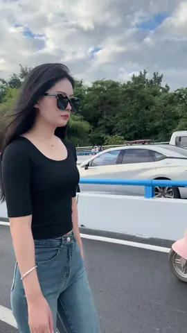 Chỉ cần một tách cà phê và một chút yêu thương #tranding #quanao #outfitideas #fyp 