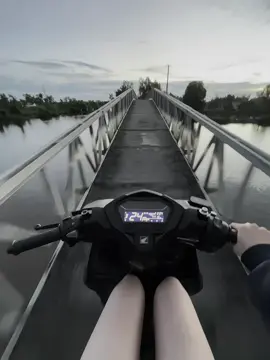 Chặng đường mà em đi, em không chắc sẽ có bao nhiêu người đồng hành cùng em về đích. Nhưng những người đã từng xuất hiện, không kể là tốt xấu tất cả đều trở thành một mảnh kỉ niệm khó quên.