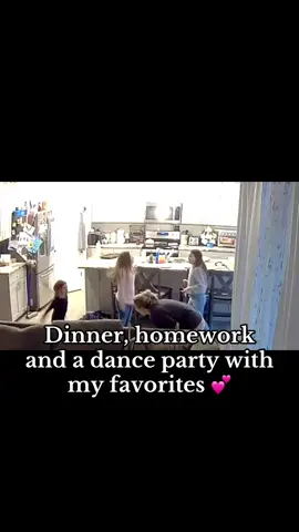 #danceparty #momstuff #homework #dinner #MomsofTikTok 
