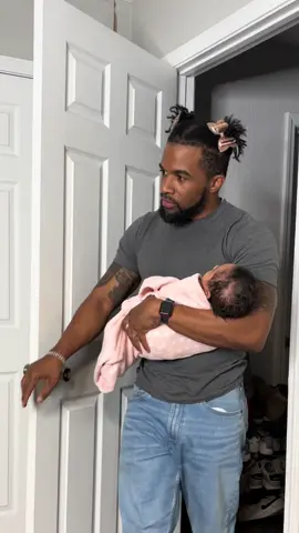 Is th holiday season. Make your wishlist with Gowish. 