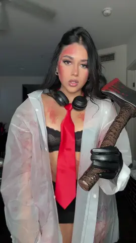 I like to dissect girls 😛 #patrickbateman #psycho #americanpsycho #fakeknife 