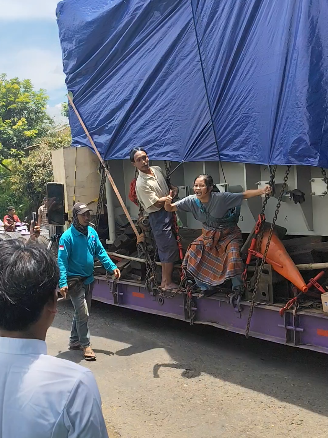 ci anjur viral dengan mobil bermuatan 100 ton #mobilviraldicianjurselatan #mobilviral #infoterkini #cianjurselatan 