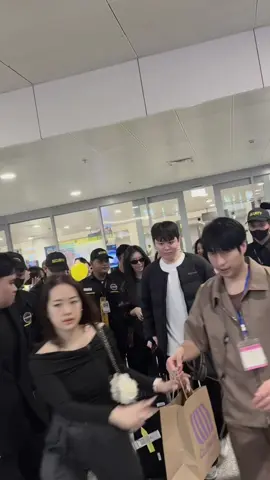 Đi đón cục dàng Park Ji Yeon #jiyeon #tara #parkjiyeon #xuhuong #jiyeon_in_vietnam 