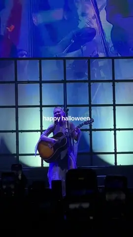 Backburner x Take A Chance With Me 🎃 #happyhalloween #nikizefanya #NIKI #buzztour #backburner 