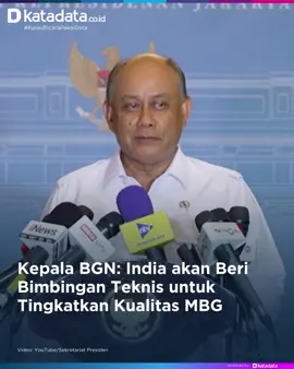 Kepala Badan Gizi Nasional (BGN) Dadan Hindayana menyebut India sebagai contoh atau role model bagi pelaksanaan program Makan Bergizi Gratis (MBG). “Sebelum kita melaksanakan program makan bergizi, kita berkunjung di India. Melihat role model di India,” ucap Dadan dalam jumpa pers di Istana Negara, Rabu (29/10). Dia menambahkan, BGN akan mendapatkan bimbingan teknis dari India untuk meningkatkan kualitas pelaksanaan program MBG, mulai dari aspek pengawasan, pengembangan institusi, hingga peningkatan layanan. Sebelumnya, Indonesia dan India sempat bertukar pengalaman terkait program makan bergizi gratis (MBG) dalam KTT ASEAN-India ke-22 di Kuala Lumpur, Malaysia, Minggu (26/10). Tidak hanya itu, dalam pertemuan bilateral di New Delhi Januari lalu, India juga membagikan pengalamannya terkait pemberian makan siang gratis untuk anak-anak sekolah sejak 1995. Kreator Konten: E. Lintang Editor: Reza Pahlevi, Nur Farida #Katadatacoid #Katadataupdate #Kalaubicarapakaidata #MBG #India